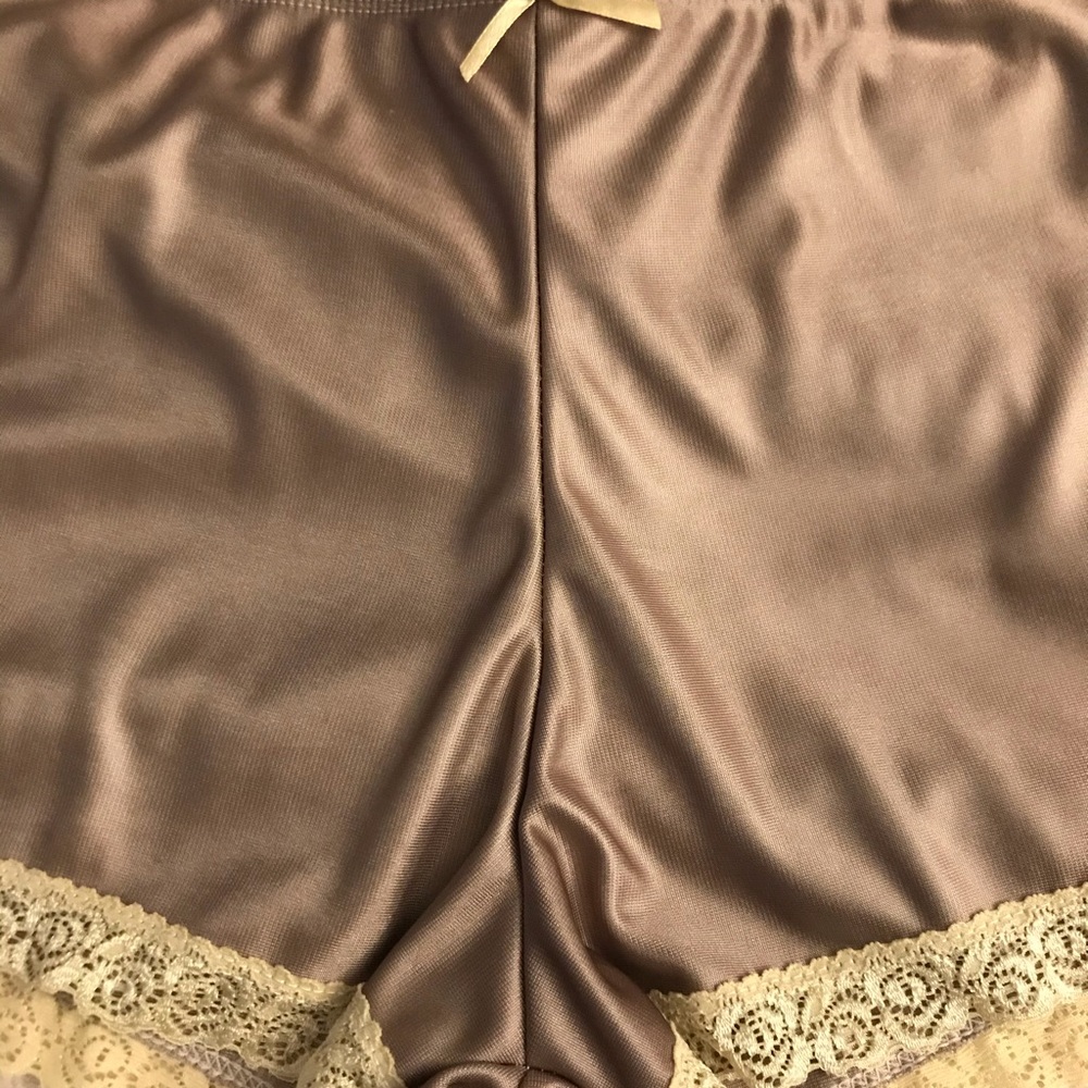 𝑀𝐼𝐷𝑁𝐼𝐺𝐻𝑇 ᑕOᑕO ♡︎ 𝐿𝑂𝑈𝑁𝐺𝐸𝑅𝐼𝐸 𝑆𝐸𝑇 - Picture 7 of 16